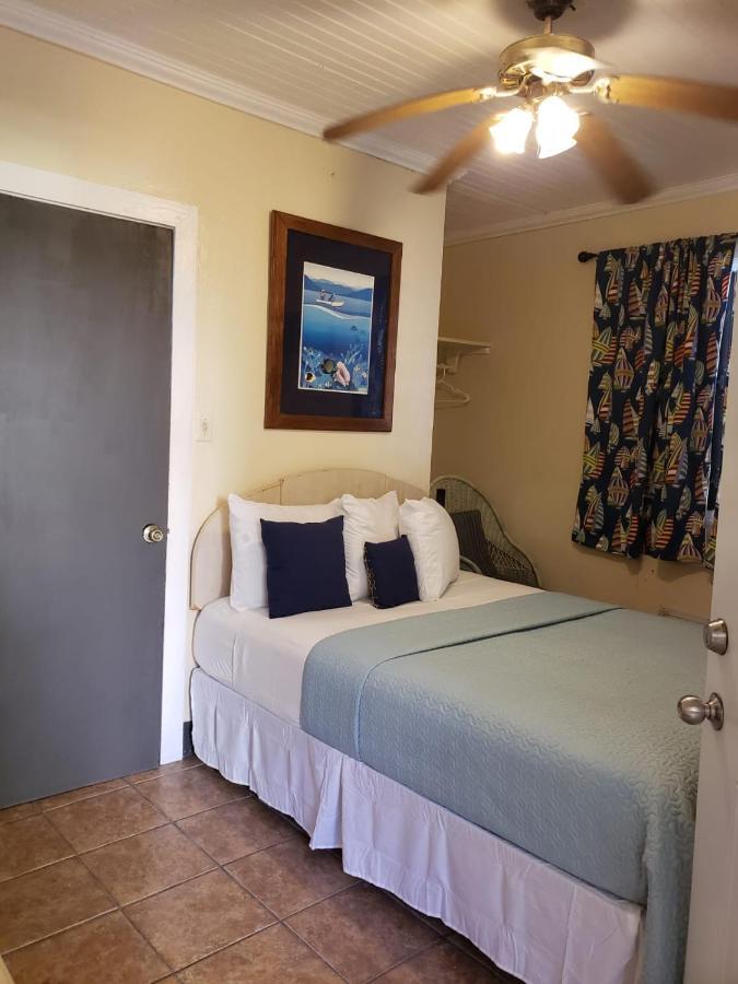 Midtown Guest House Шарлотта-Амалия Экстерьер фото